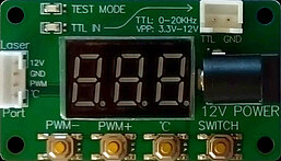 Laser-Tester Platine mit vier goldigen Knöpfen für Leistung, Temperatur und Status, mit 3 Ziffern Display und Anschlüsse für Strom, Signal und Laser